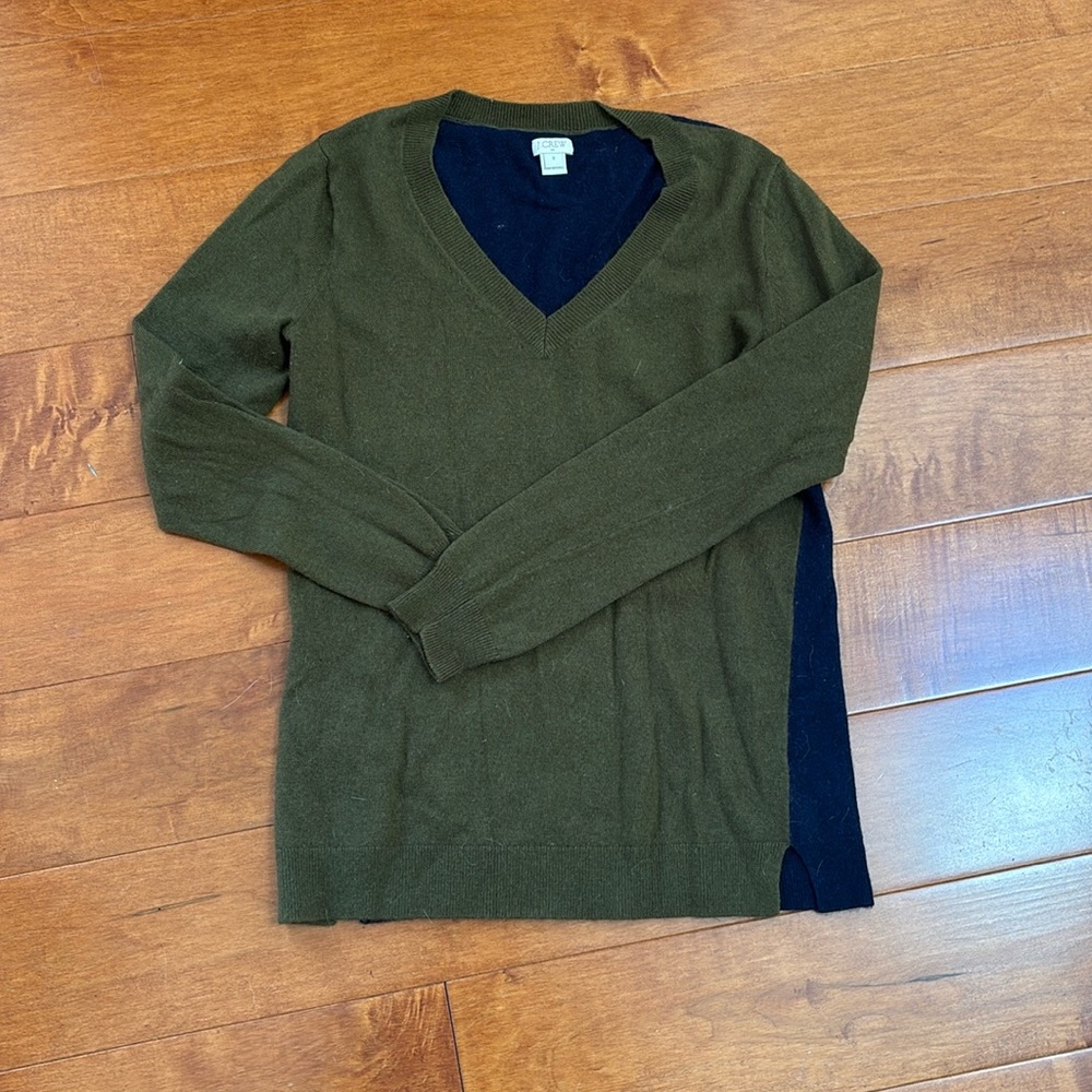 J Crew women’s blend olive and navy sweater size Small.